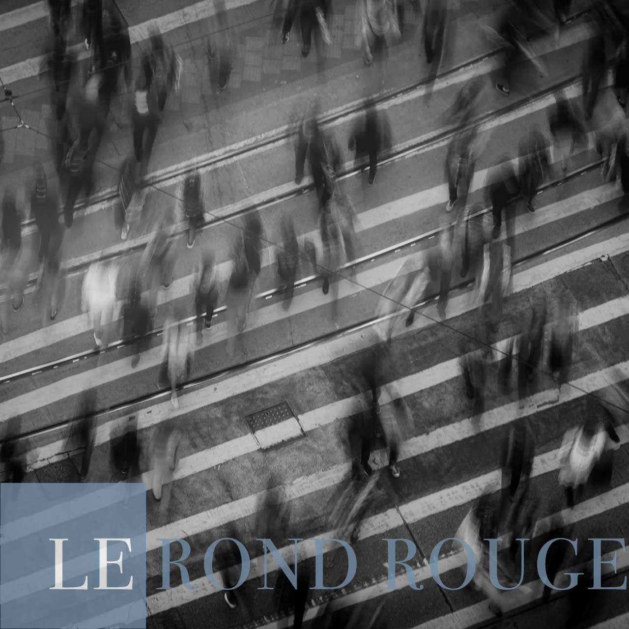 gens sur un passage piéton vu de dessus